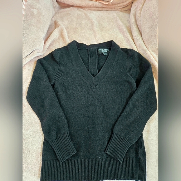 Banana Republic Sweaters - Banana Repuboic Back-button Black V-Neck Sweater
